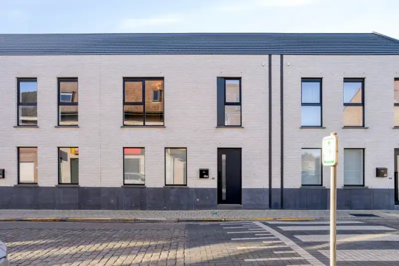 Energiezuinige nieuwbouwwoning met 3 slk foto {{pictureIndex}}