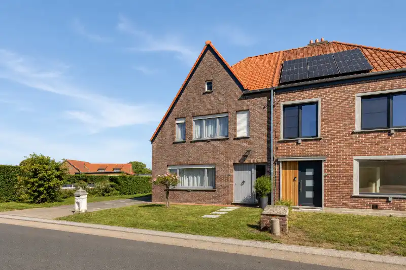 Charmante halfopen bebouwing met tuin in het centrum van De Pinte foto 2