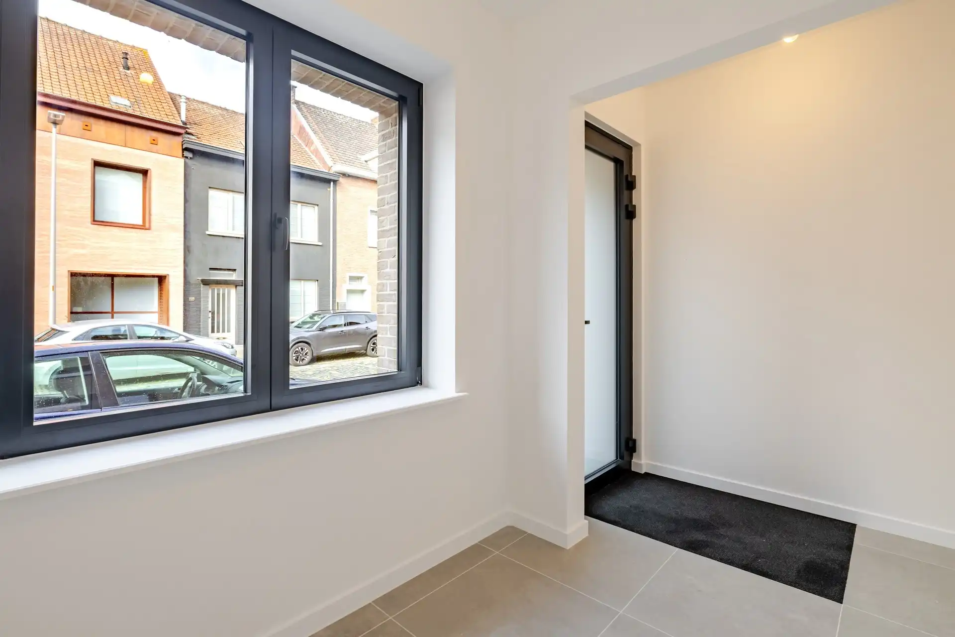 Volledig gerenoveerde stadswoning met 3 slaapkamers en patio in Kortrijk foto 9