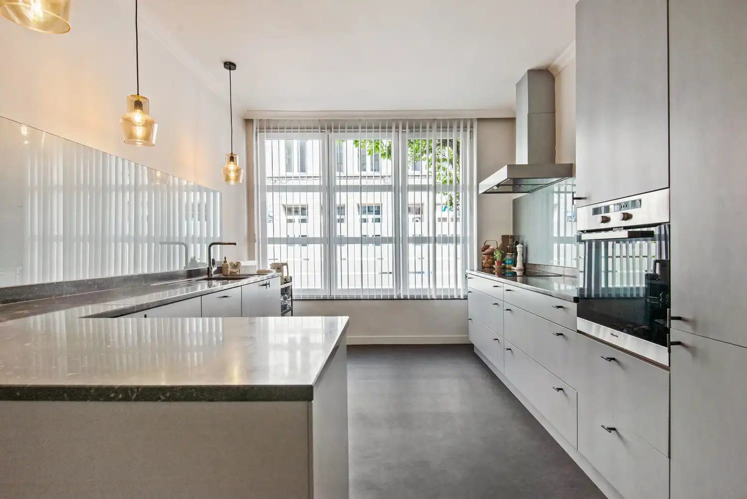 Instapklare woning met gezellige stadstuin foto 6