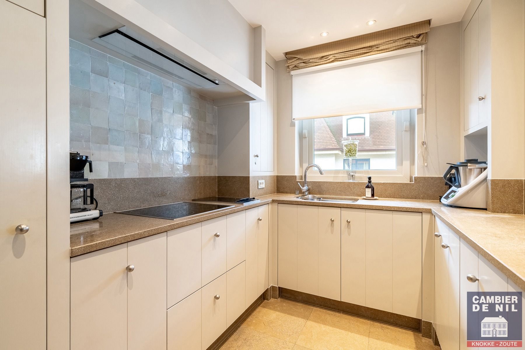 Ruim (155 m²) gemeubeld 3 SK appartement in hartje Zoute foto 15