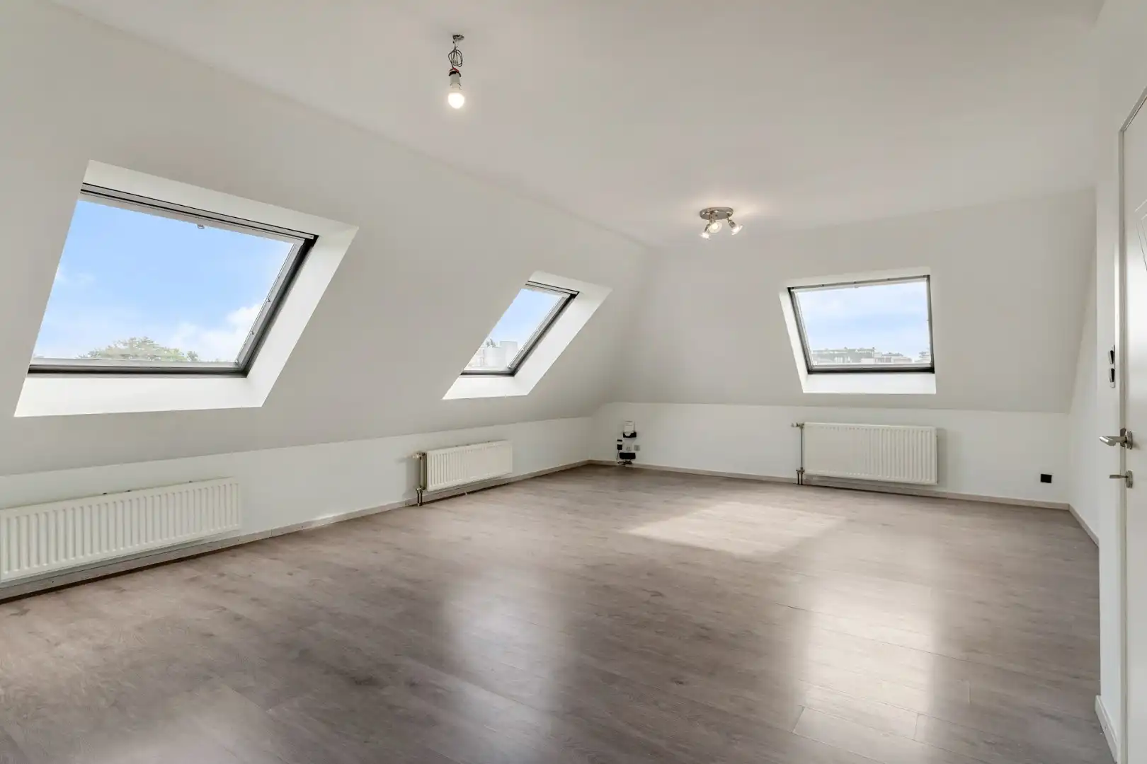 Recent gerenoveerd Duplex appartement met 3 slaapkamers en garagebox in het centrum van Hasselt. foto 5