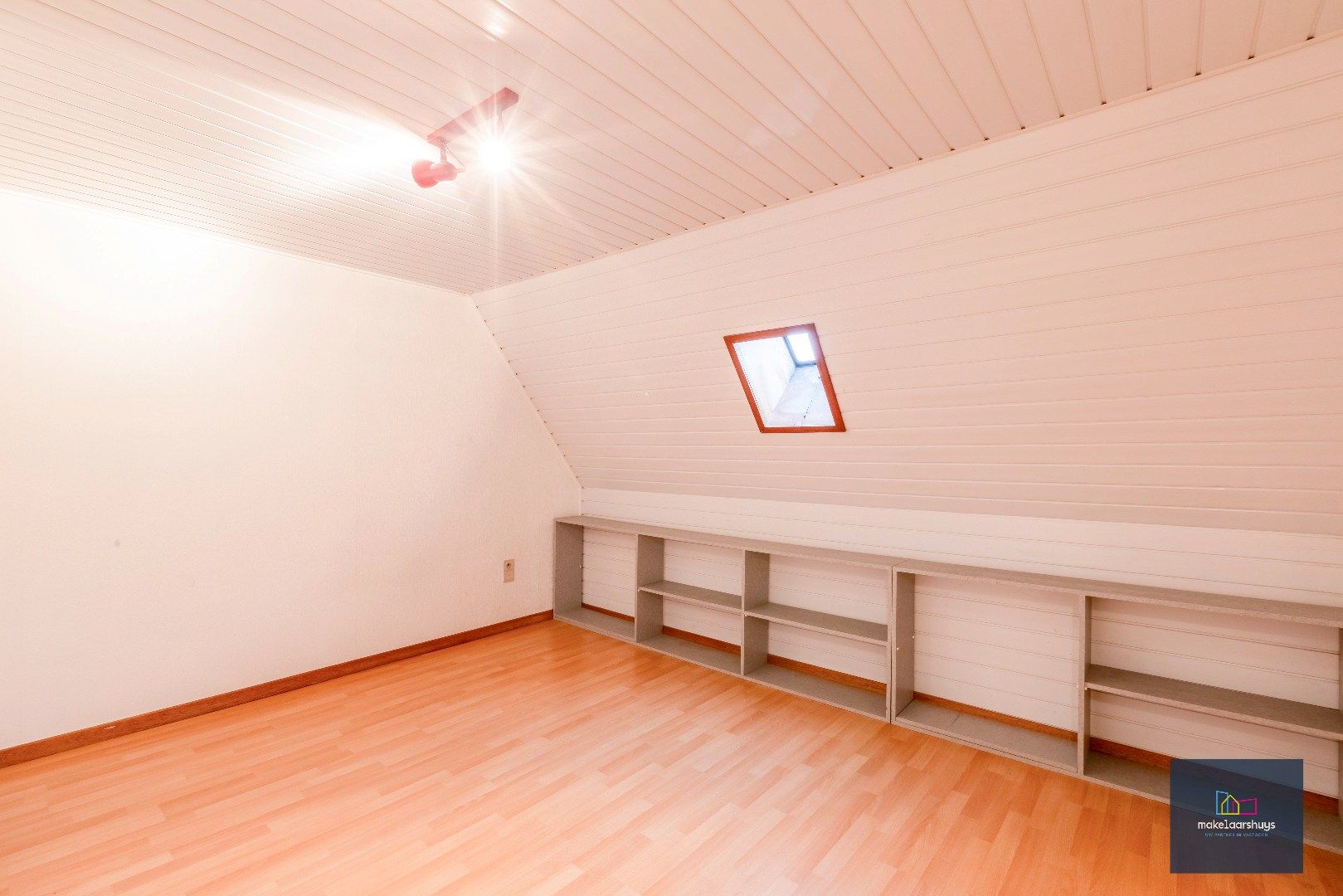 Ruime woning in rij met tuin, garage en 4 slaapkamers in Wondelgem  foto 19