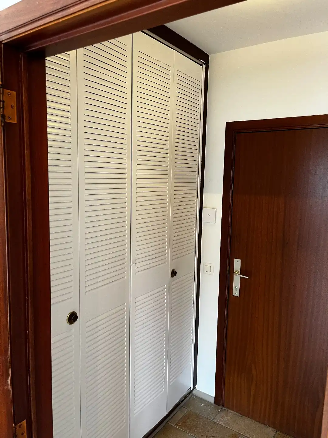 Prachtige, instapklare en volledig vers geschilderde flat in Wemmel! foto 7