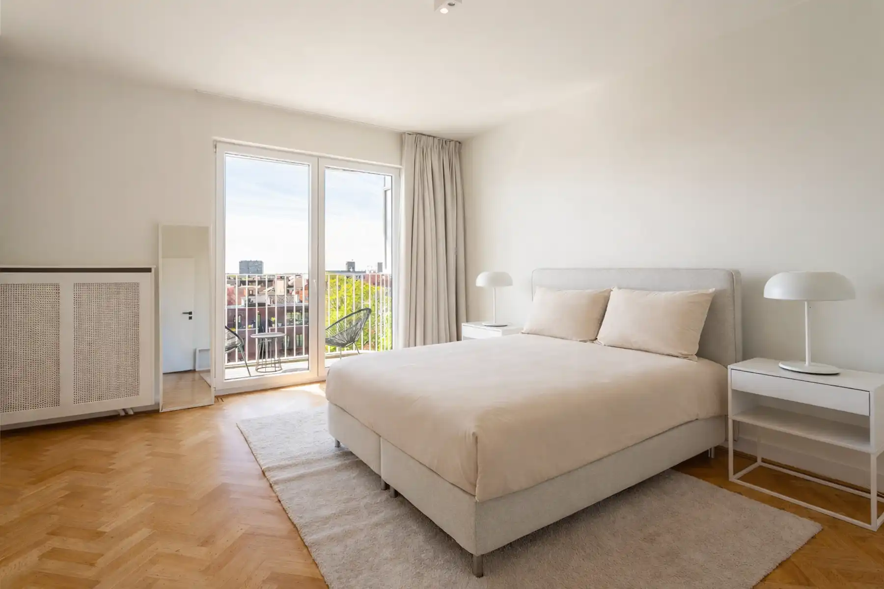 Ruim en lichtrijk appartement met terras op toplocatie! foto 9