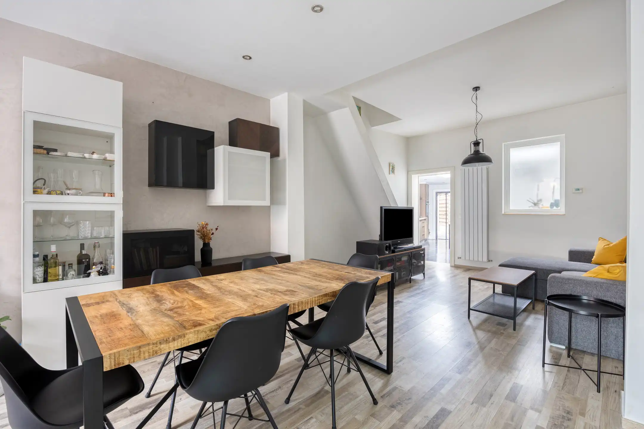 Instapklare woning met tuin op uitstekende locatie foto 5