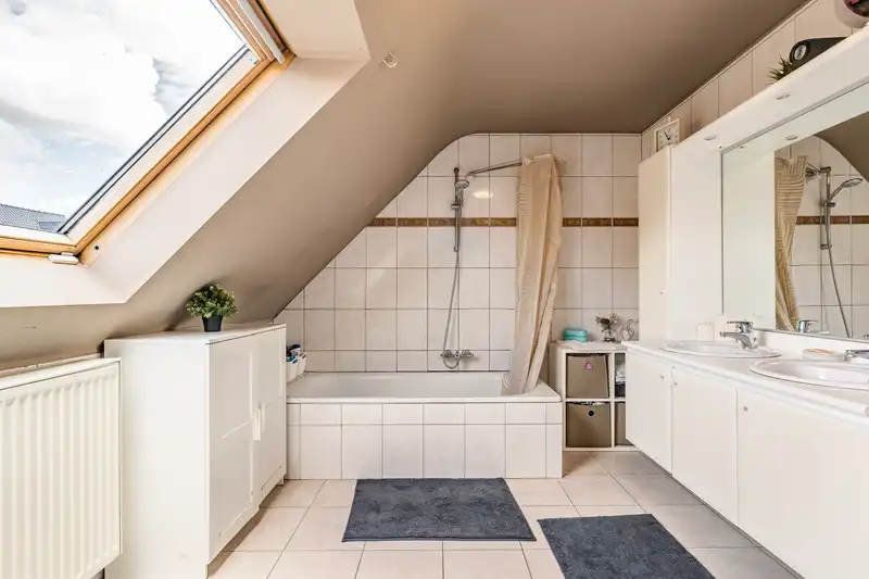 Halfopen bebouwing op een prachtig perceel van 1.113m² foto 5