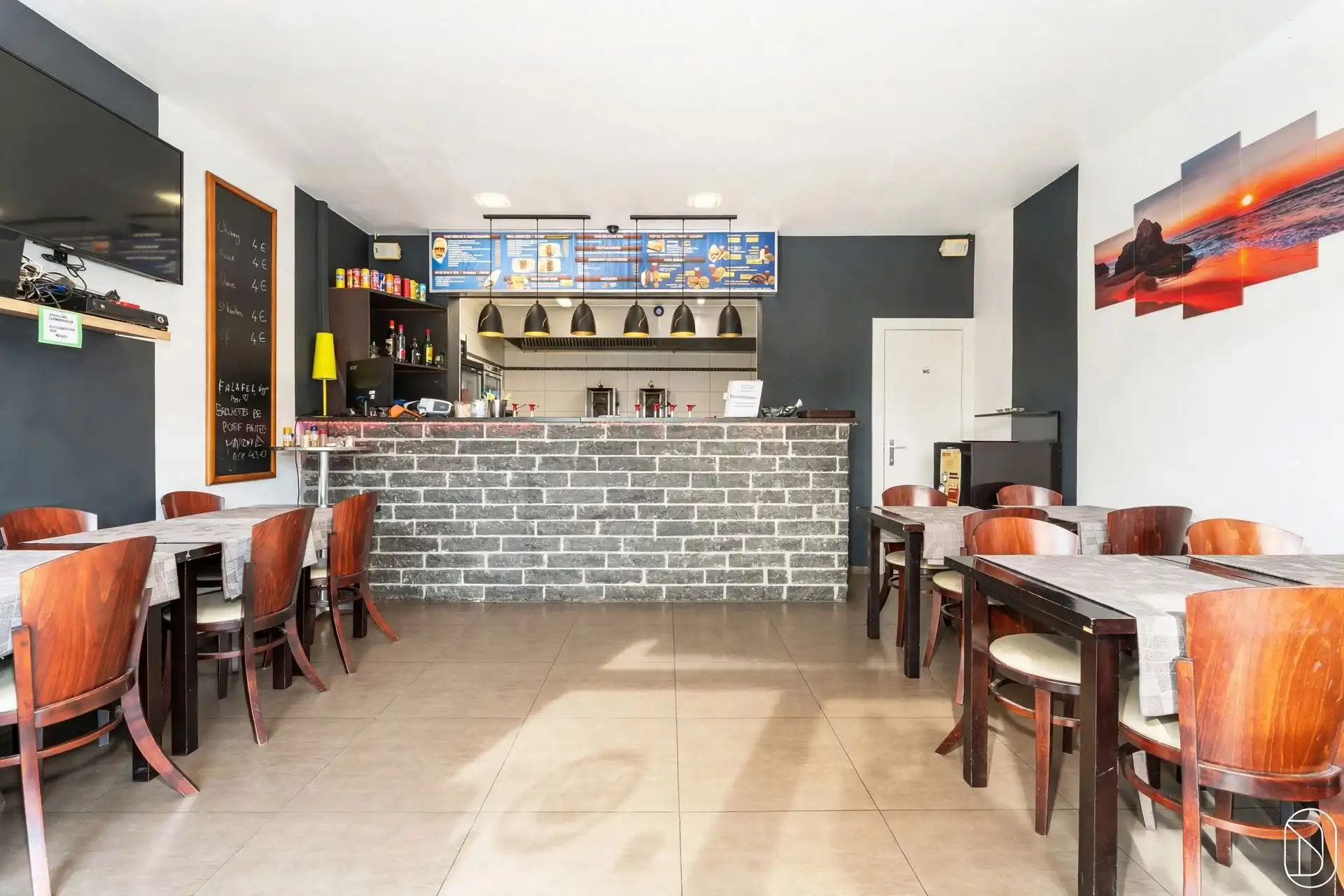 Ruime woning met tuin en handelsgelijkvloers foto 18