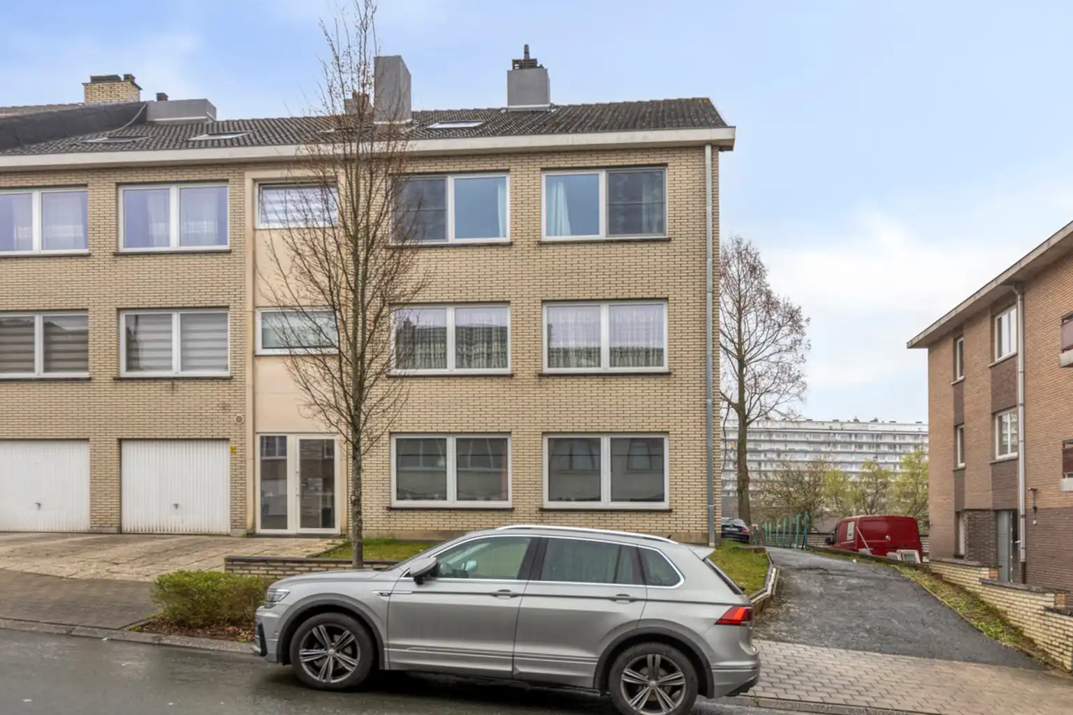  3-slaapkamerappartement met garage  foto {{pictureIndex}}