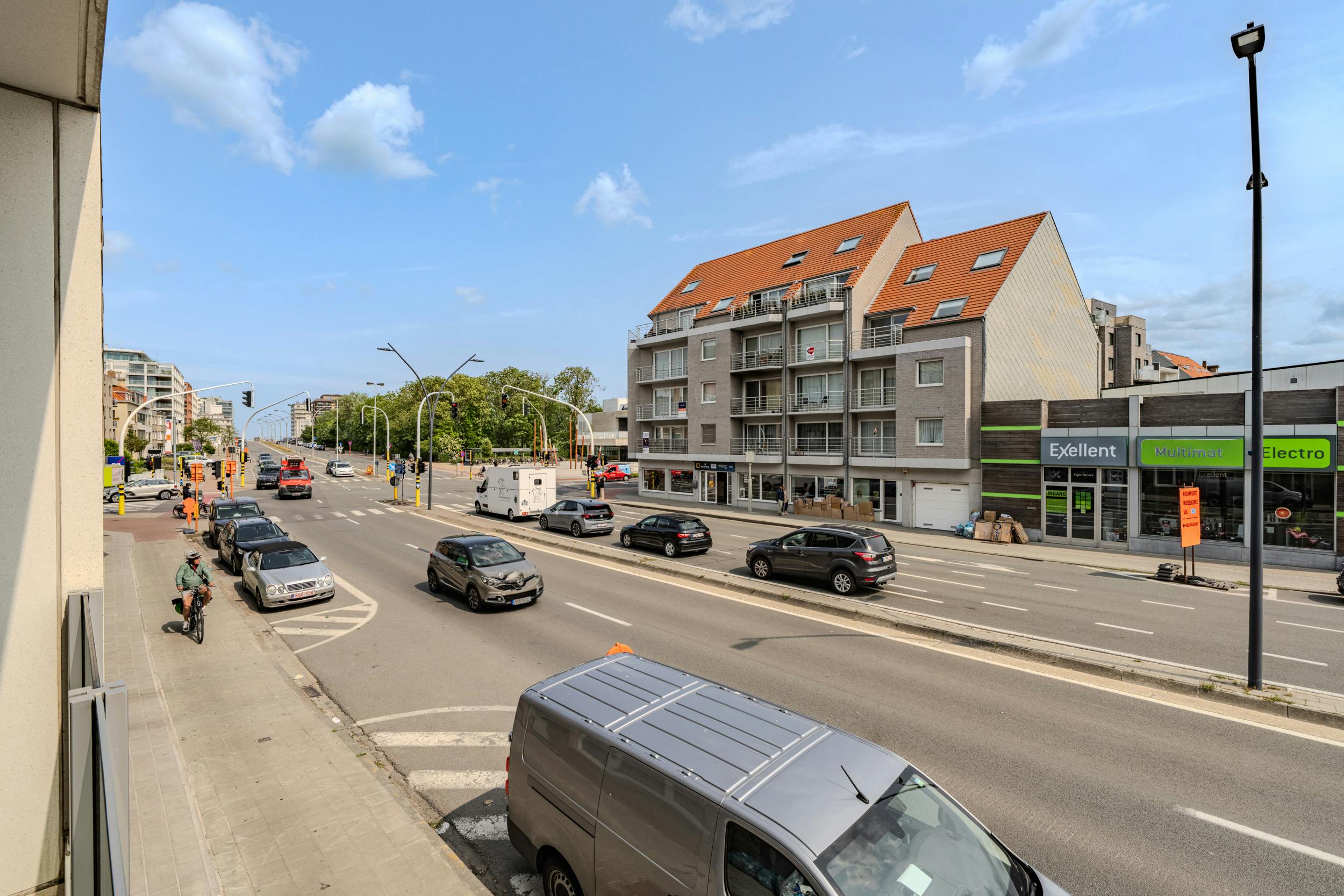 Instapklaar 2-slaapkamerappartement in recente residentie foto 2