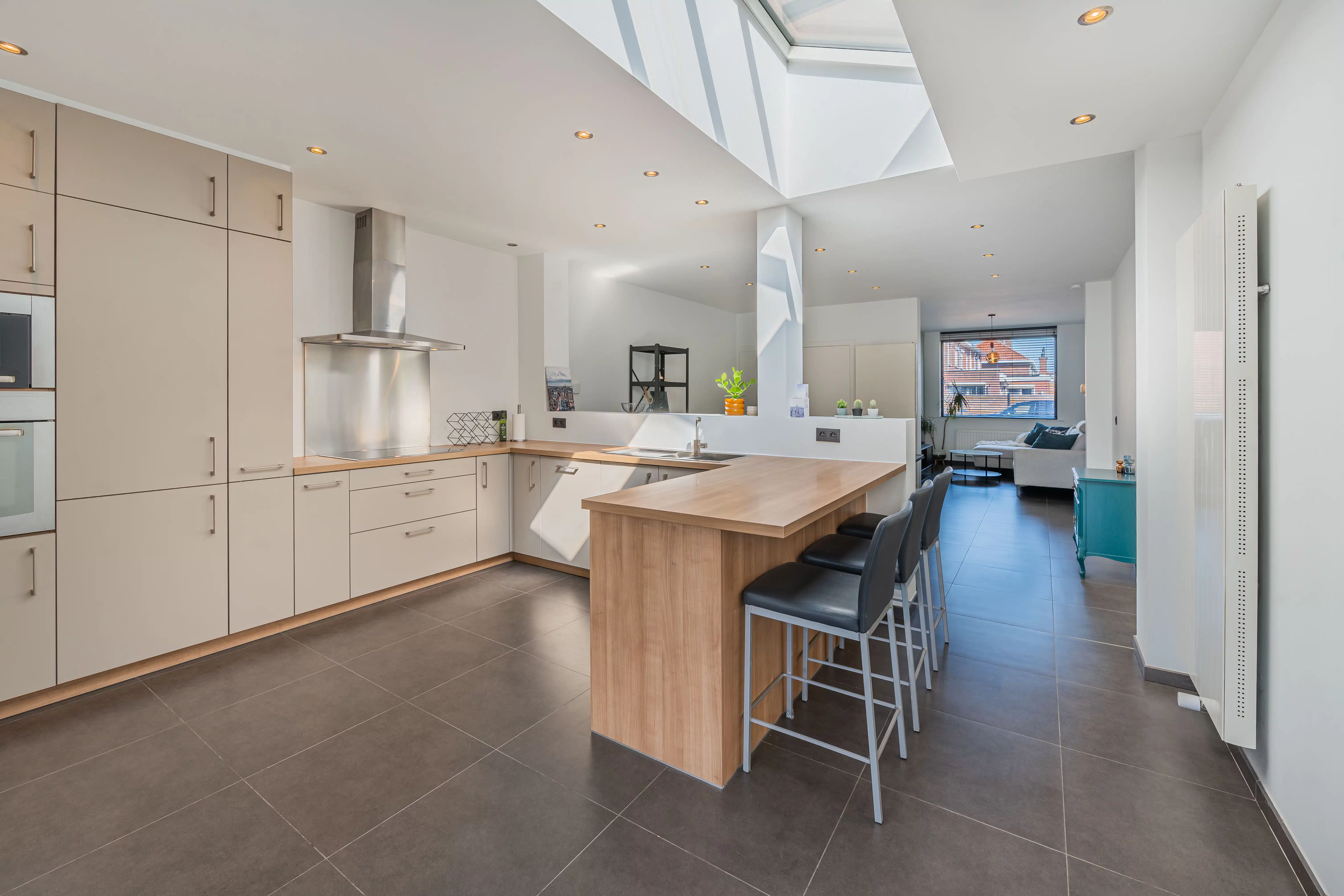 Instapklare en verrassend ruime woning in hartje Willebroek foto {{pictureIndex}}