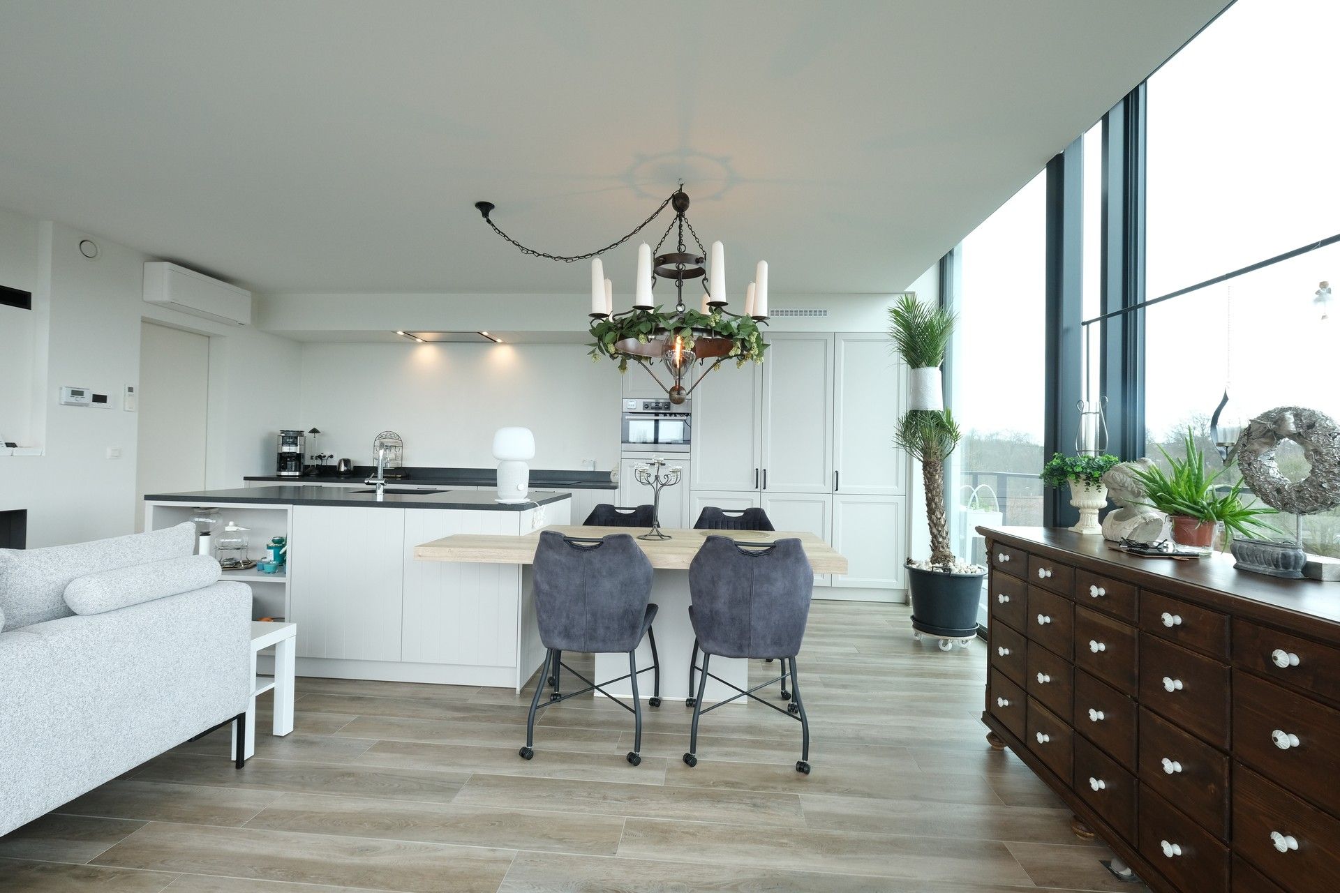 RECENT PENTHOUSE 150M² MET 2 SLP EN RUIM TERRAS VAN 80 m² NABIJ CENTRUM. foto 5