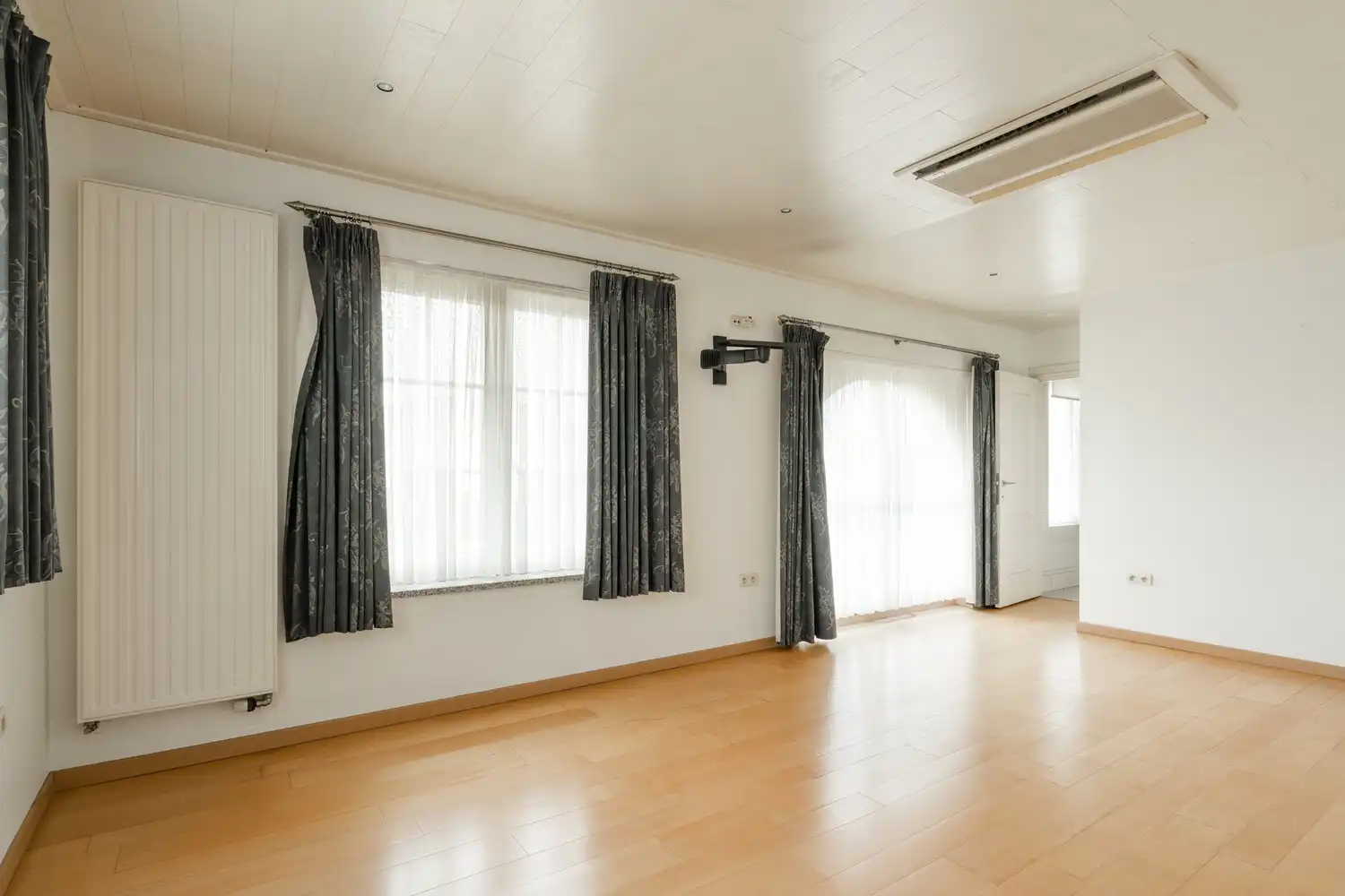 BEDRIJFSPAND MET CONCIERGEWONING foto 55