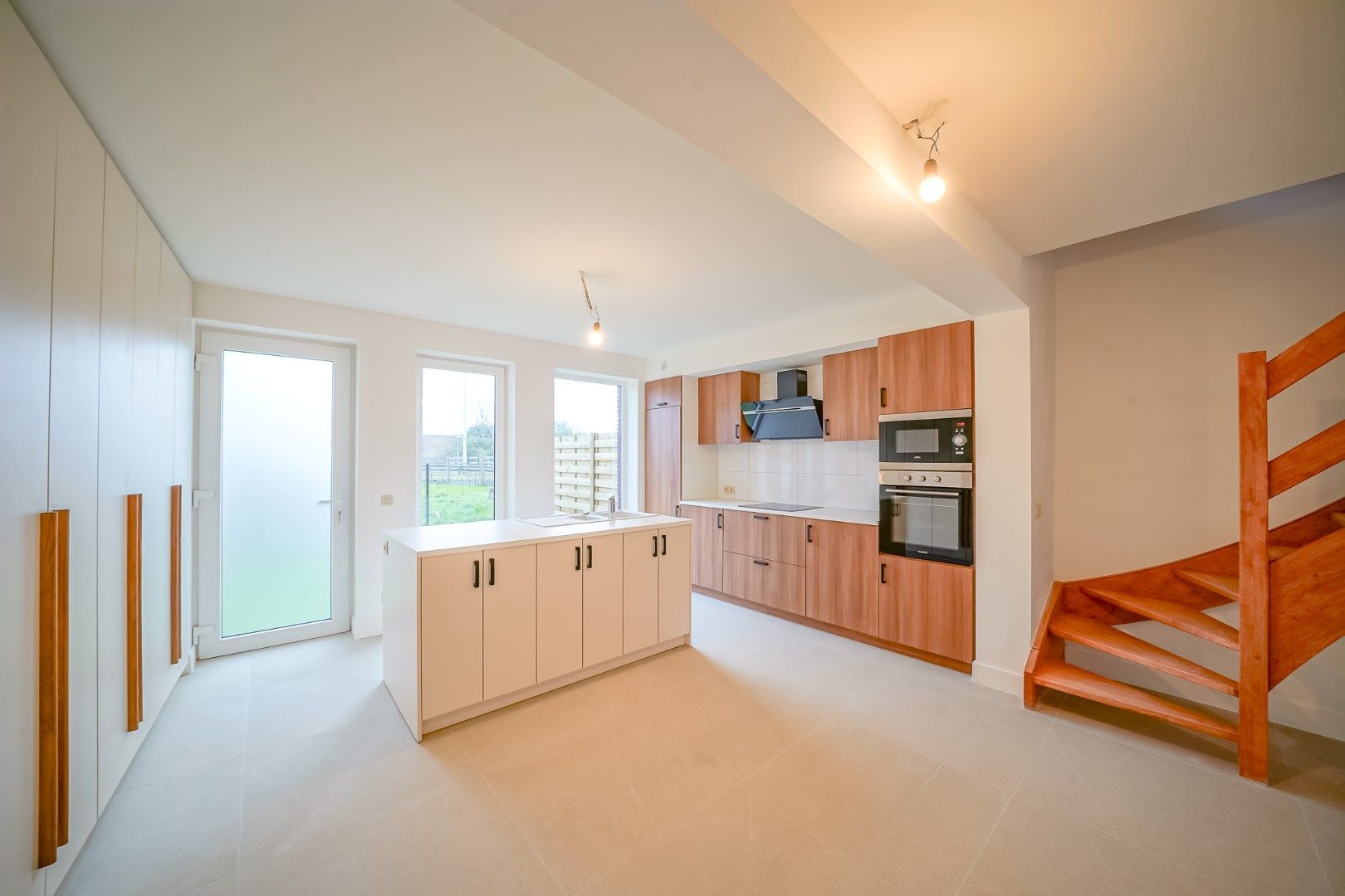 Prachtig gerenoveerde woning (vernieuwbouw) te Zandvoorde  foto 3