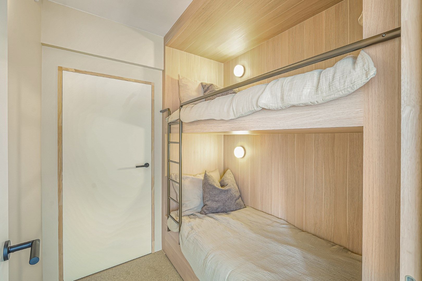 Luxueus gerenoveerd appartement met lateraal zeezicht foto 21