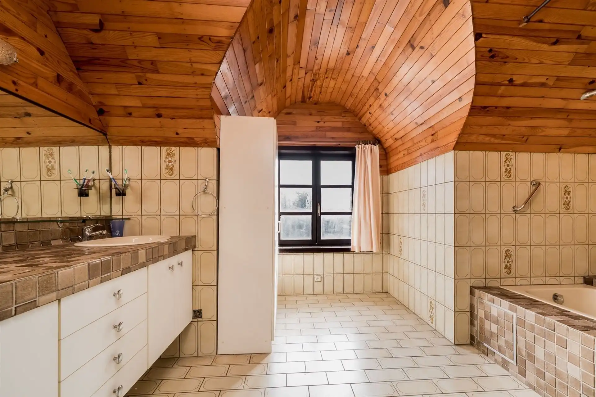 Te renoveren woning met grote tuin en eigen bos in rustig Bonheiden.  foto 15