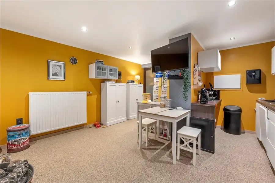 RUIM HANDELSPAND MET WOONST IN SINT-TRUIDEN foto 14