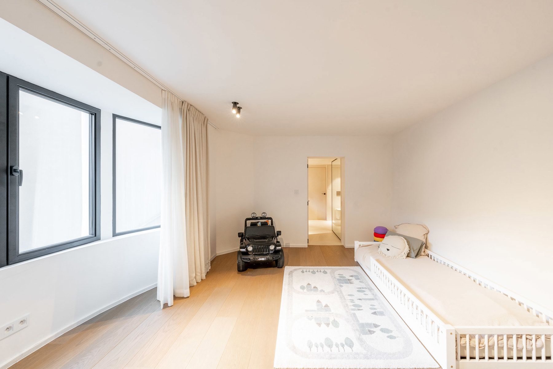 Exclusief appartement met buitenruimte te Lambermontplaats foto 14