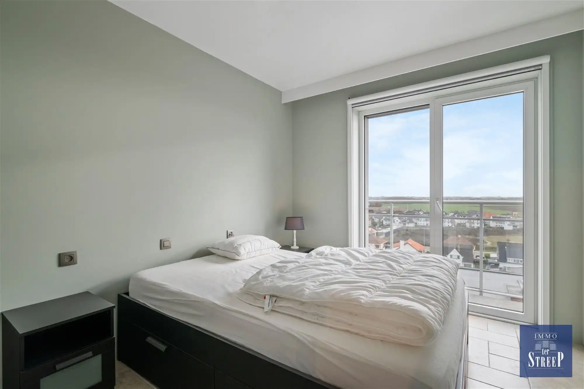 Appartement met 2 slaapkamers op de zeedijk van Middelkerke foto 12