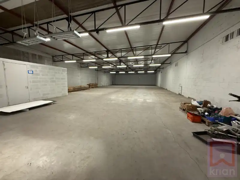 Magazijn / KMO-gebouw te huur – ± 1.500 m² foto 4