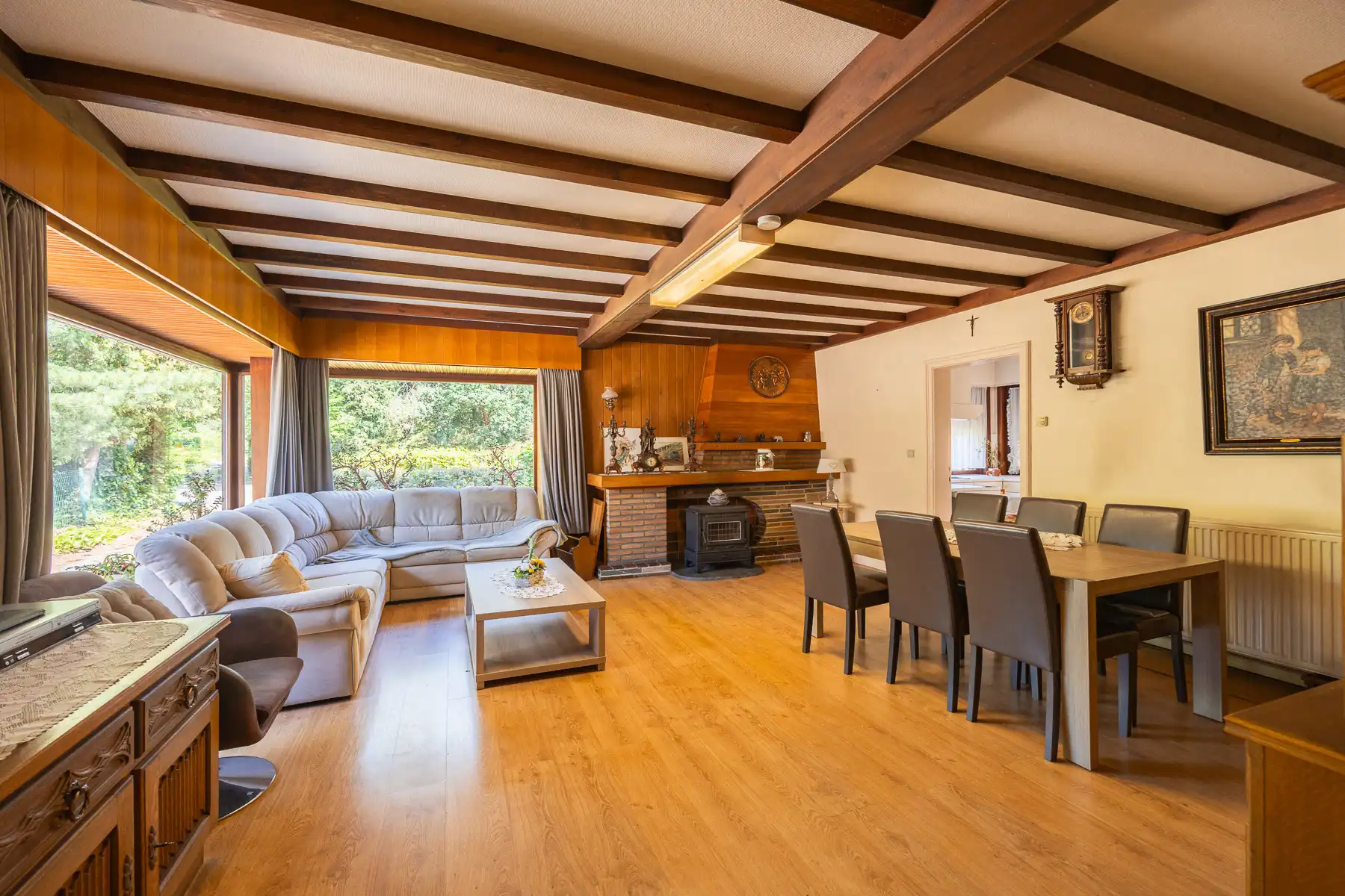 Bungalow op toplocatie met grote loods foto 5