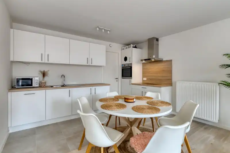 Stijlvol 2-slaapkamerappartement met autostaanplaats op een rustige ligging. foto 3