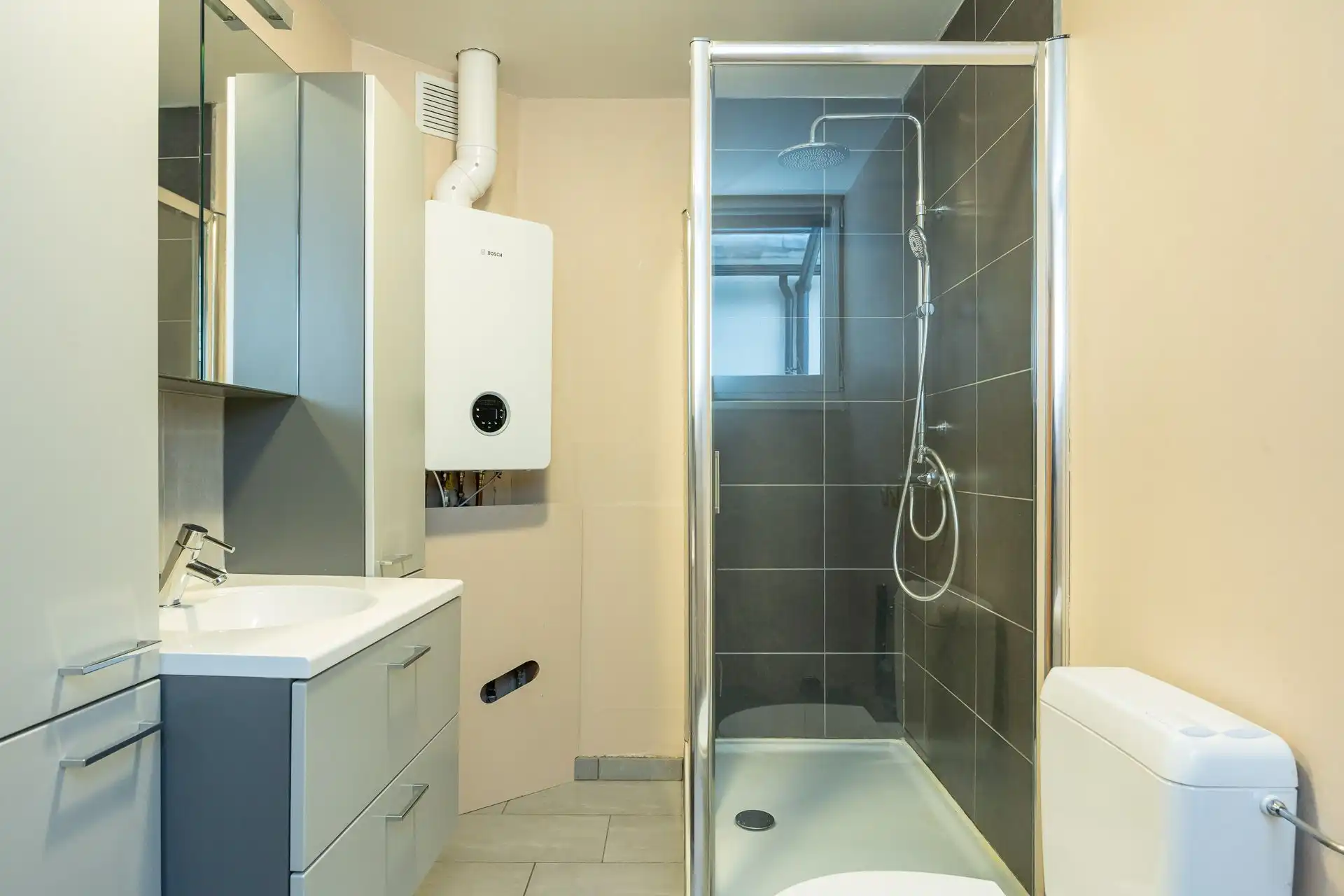 Instapklare gezinswoning in groene omgeving foto 16