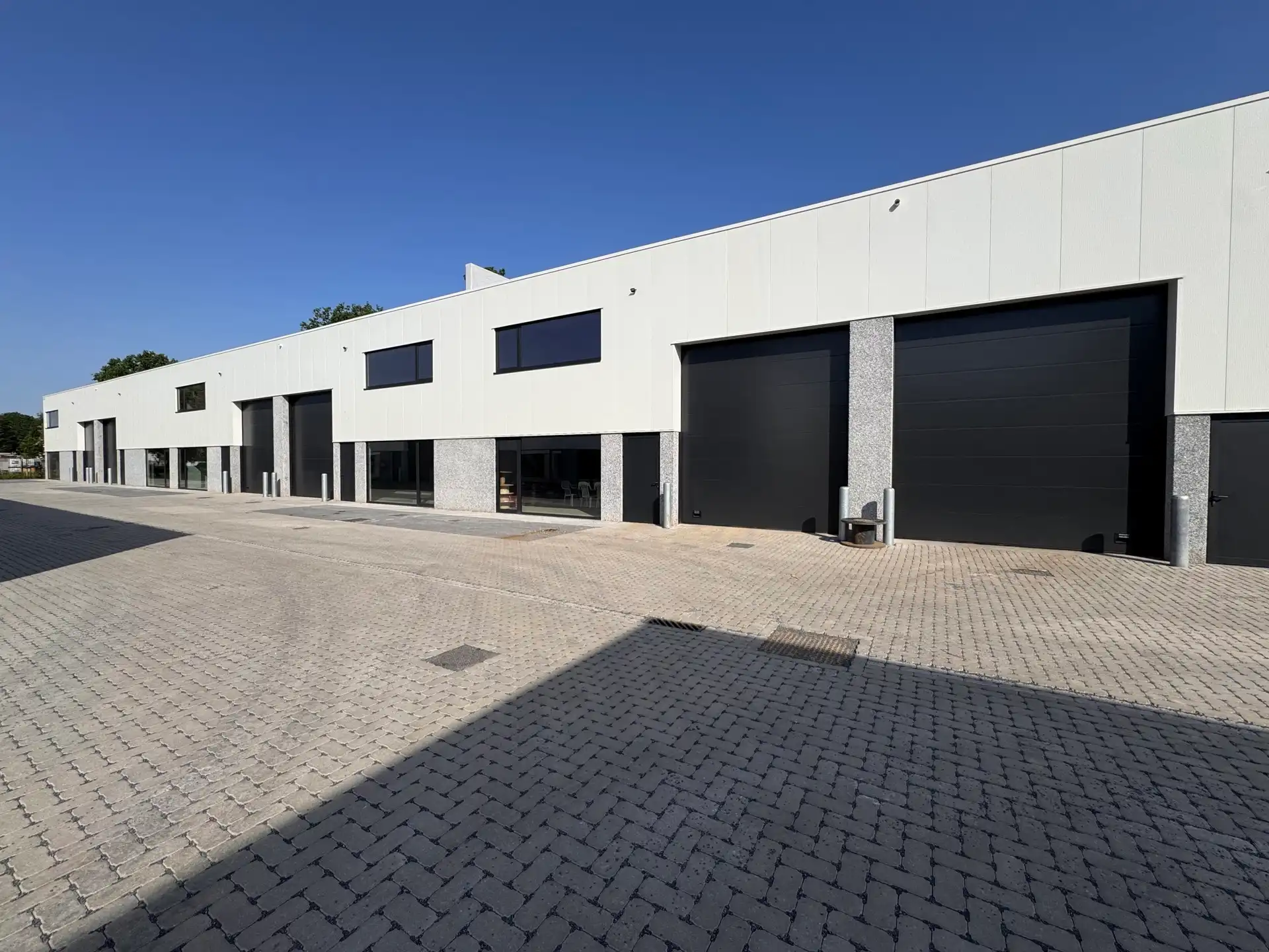 Nieuwbouw KMO-units te huur te Kapellen foto {{pictureIndex}}