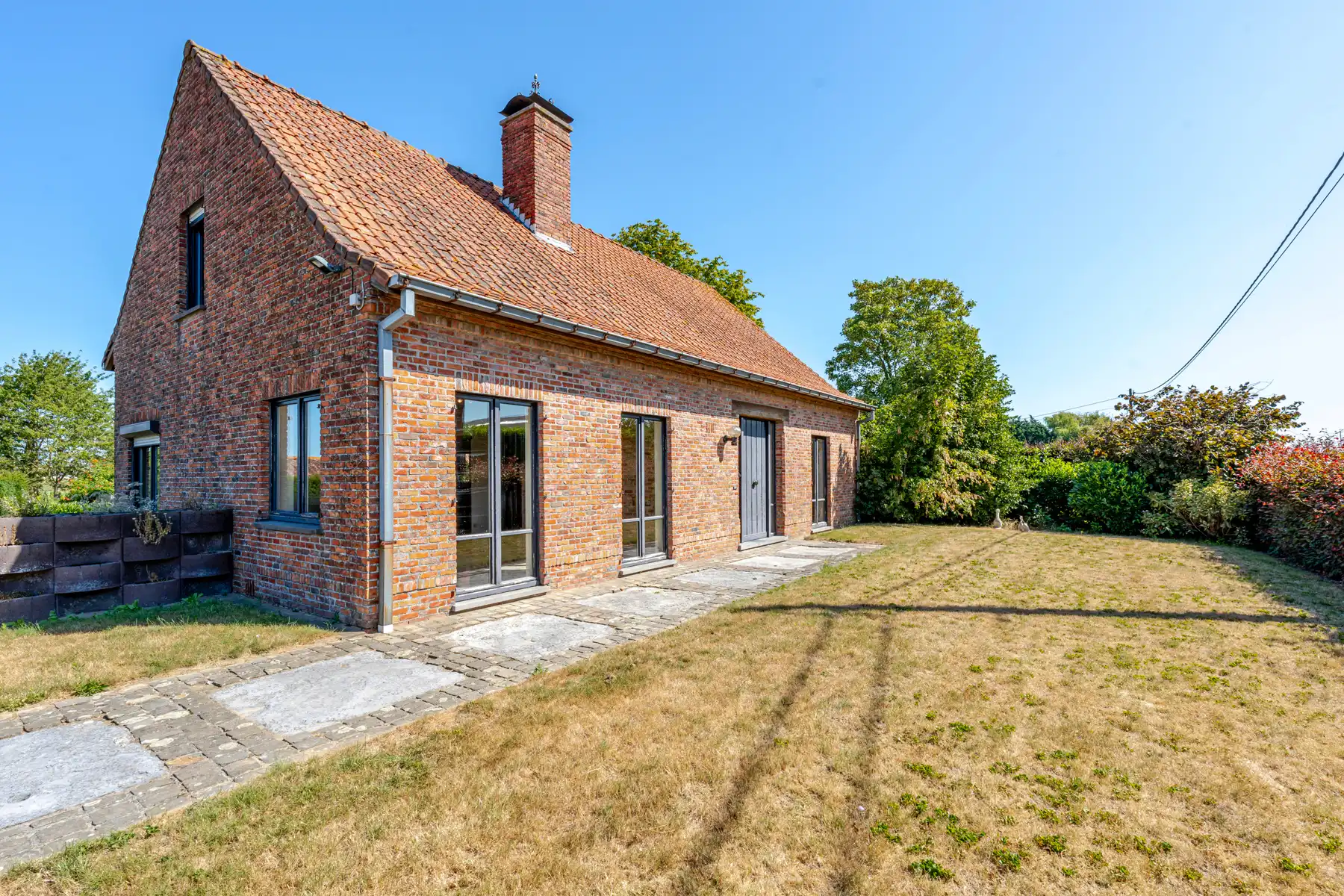 Grondig te renoveren woning met bijgebouwtje op ca 1.800 m² foto 10