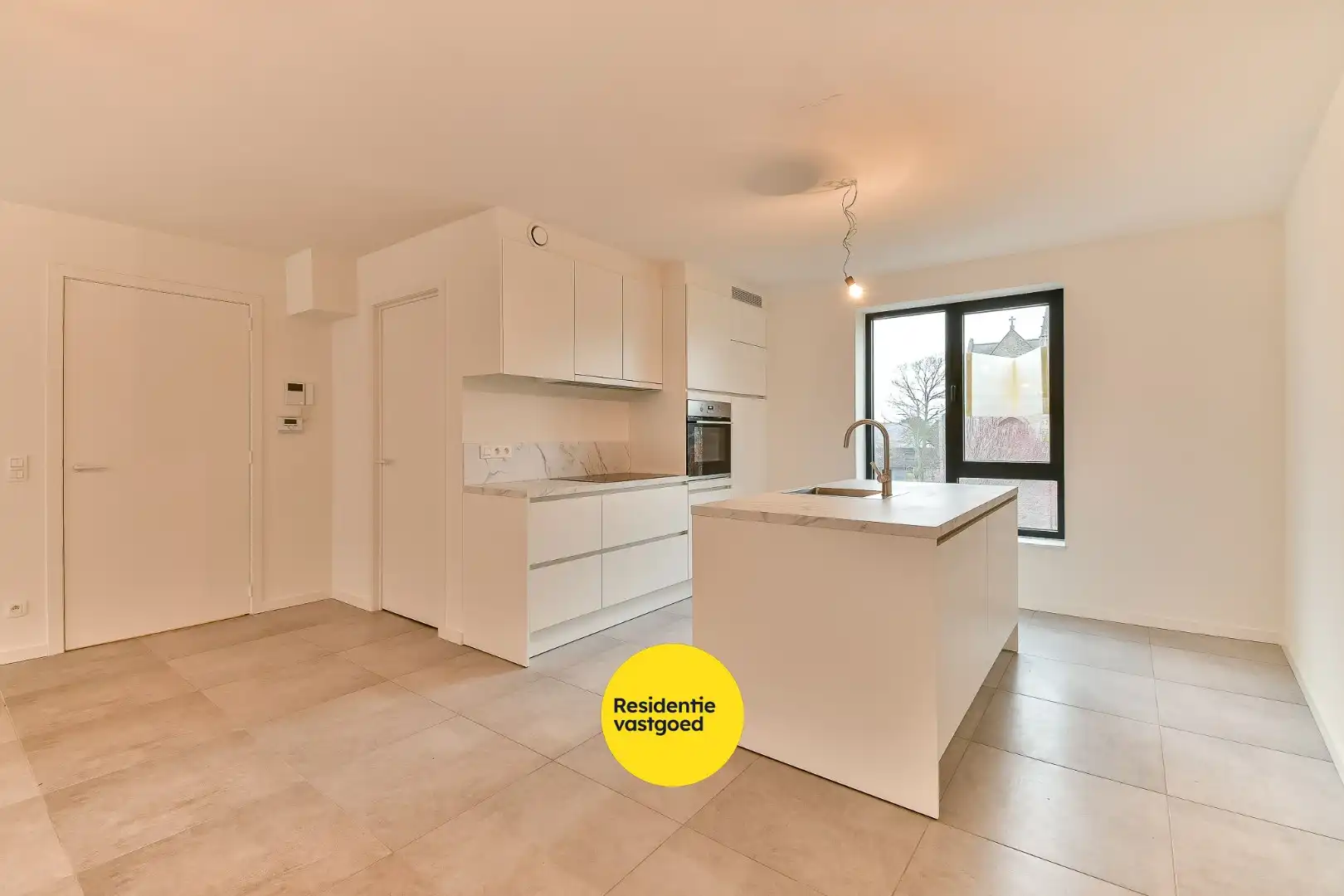 Royaal drie-slaapkamer appartement met ruim terras foto 7