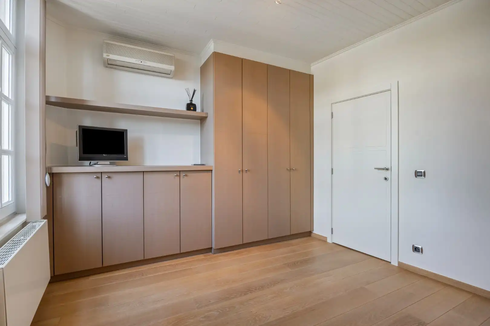 Ruime handelswoning met terras, dubbele garage en 2 parkeerplaatsen in Mol-centrum ! foto 13