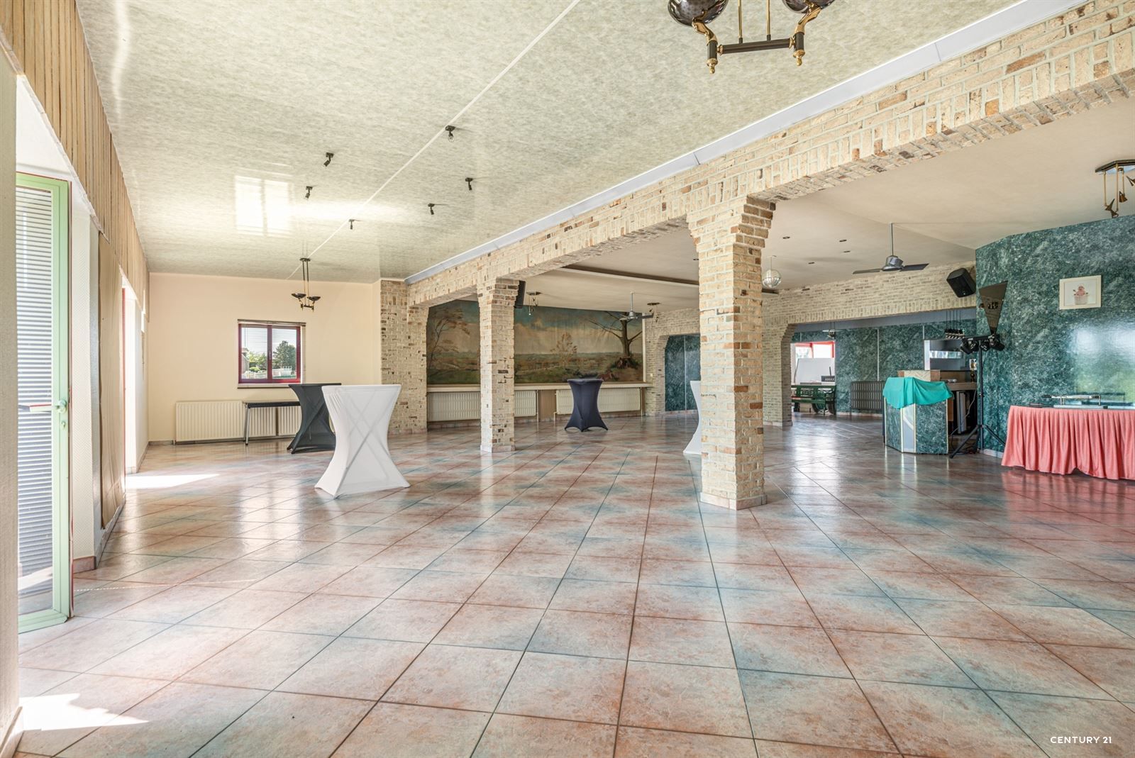 Feestzaal met woonst ideaal voor horeca & events foto 2