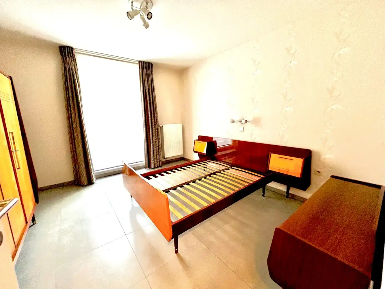 Prachtig en ruim gelijkvloers appartement met 2 slaapkamers, privé-tuin en autostaanplaats dicht bij het centrum van Maasmechelen. foto 6