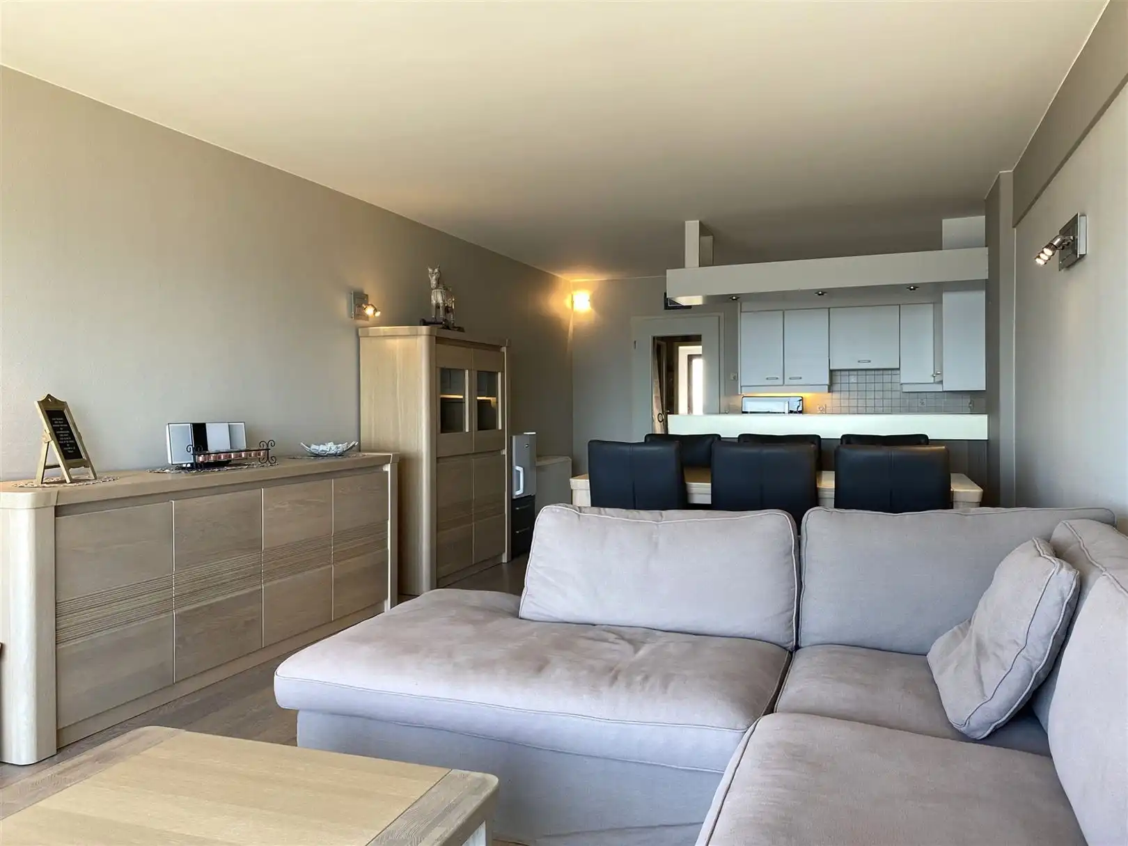 Gemeubeld appartement met frontaal zeezicht foto 2