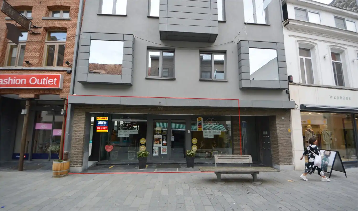 COMMERCIEEL GELIJKVLOERS 320 M2 foto {{pictureIndex}}