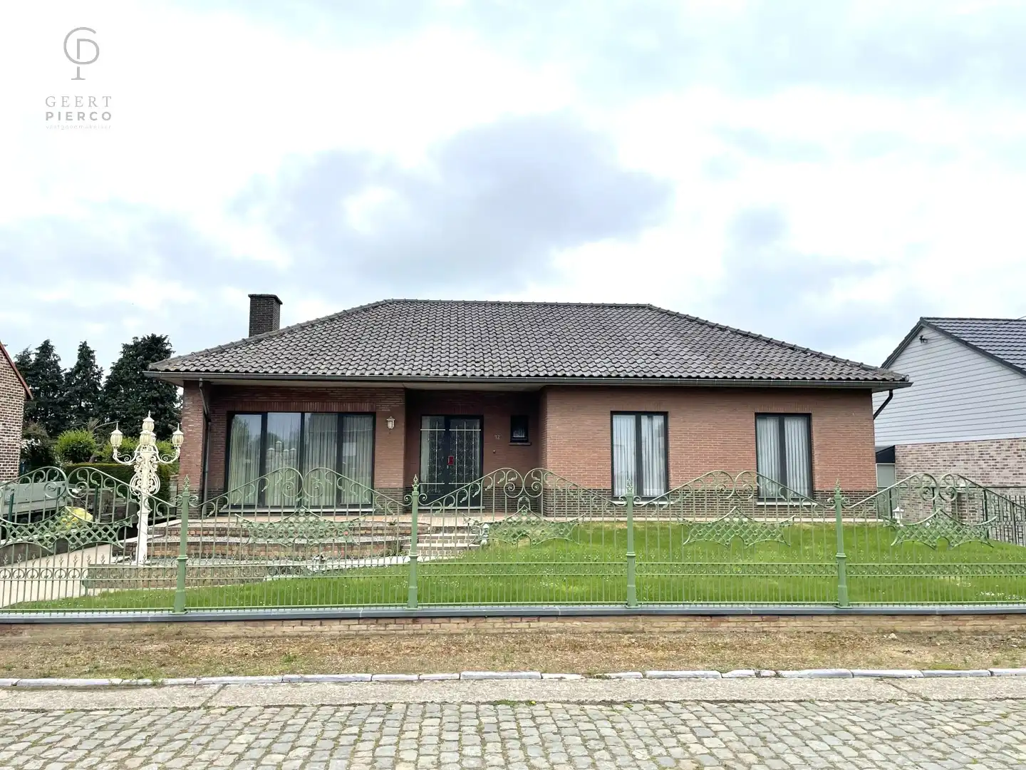 Hoofdfoto van de publicatie: Zeer ruime bungalow gelegen op een uiterst rustig perceel