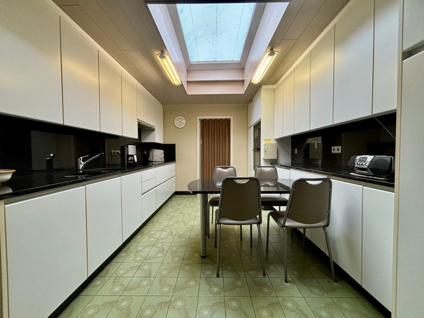 GOED ONDERHOUDEN WONING MET 5SLPKS, GROTE TUIN EN GARAGE foto 10