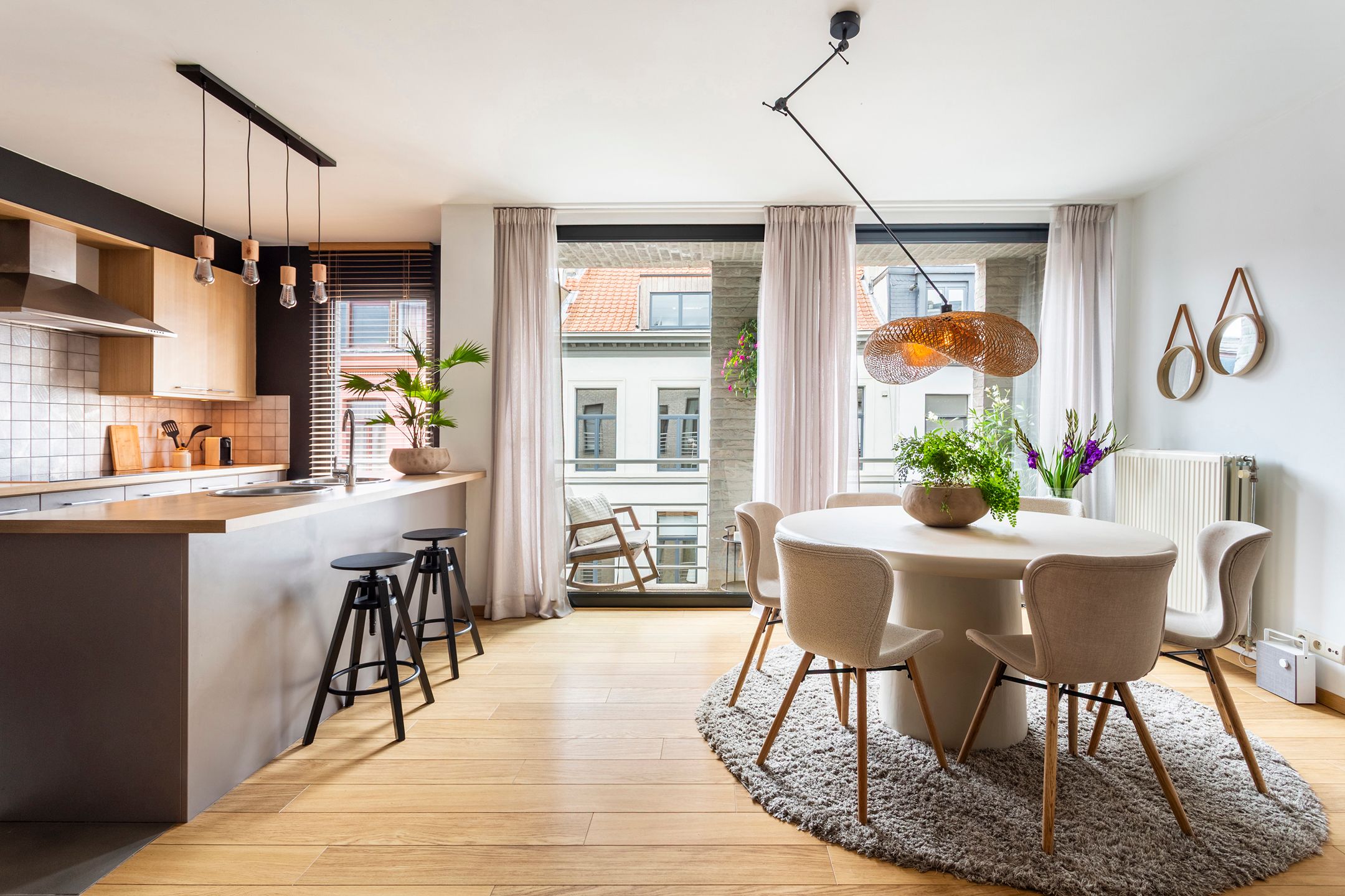 licht appartement met 2 terrassen pal op het Zuid foto 3
