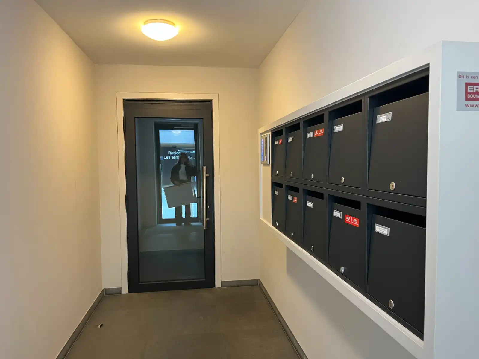 Gezellig en lichtrijk appartement met 2 slaapkamers, terras en staanplaats in hartje Waregem foto 3