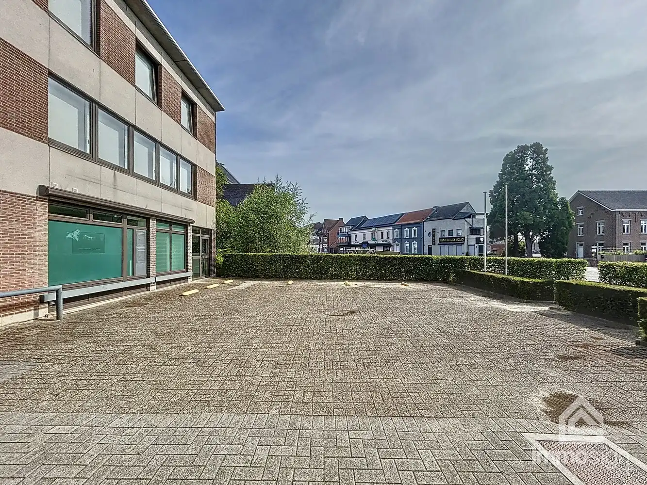 Gelijkvloerse kantoorruime van 243m² langs de Rijksweg foto 24