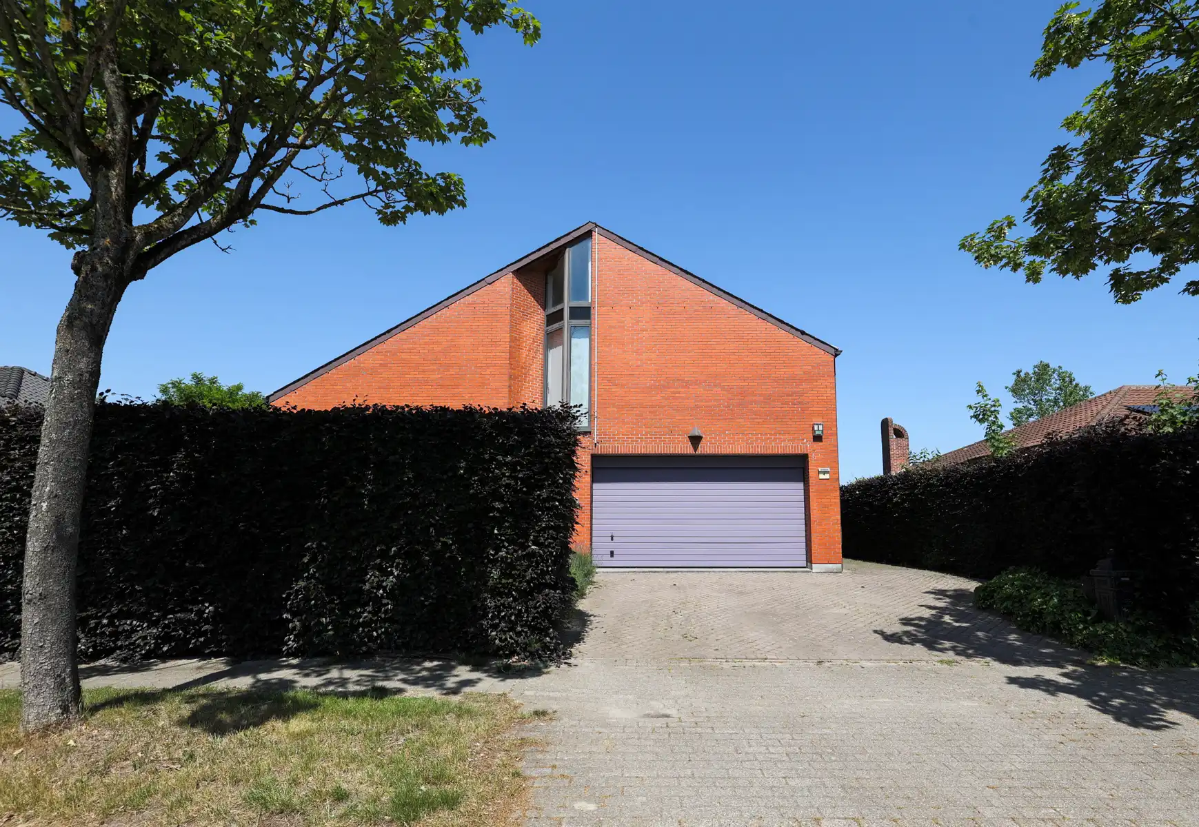 Vrijstaande woning op uniek perceel met zwembad foto 2