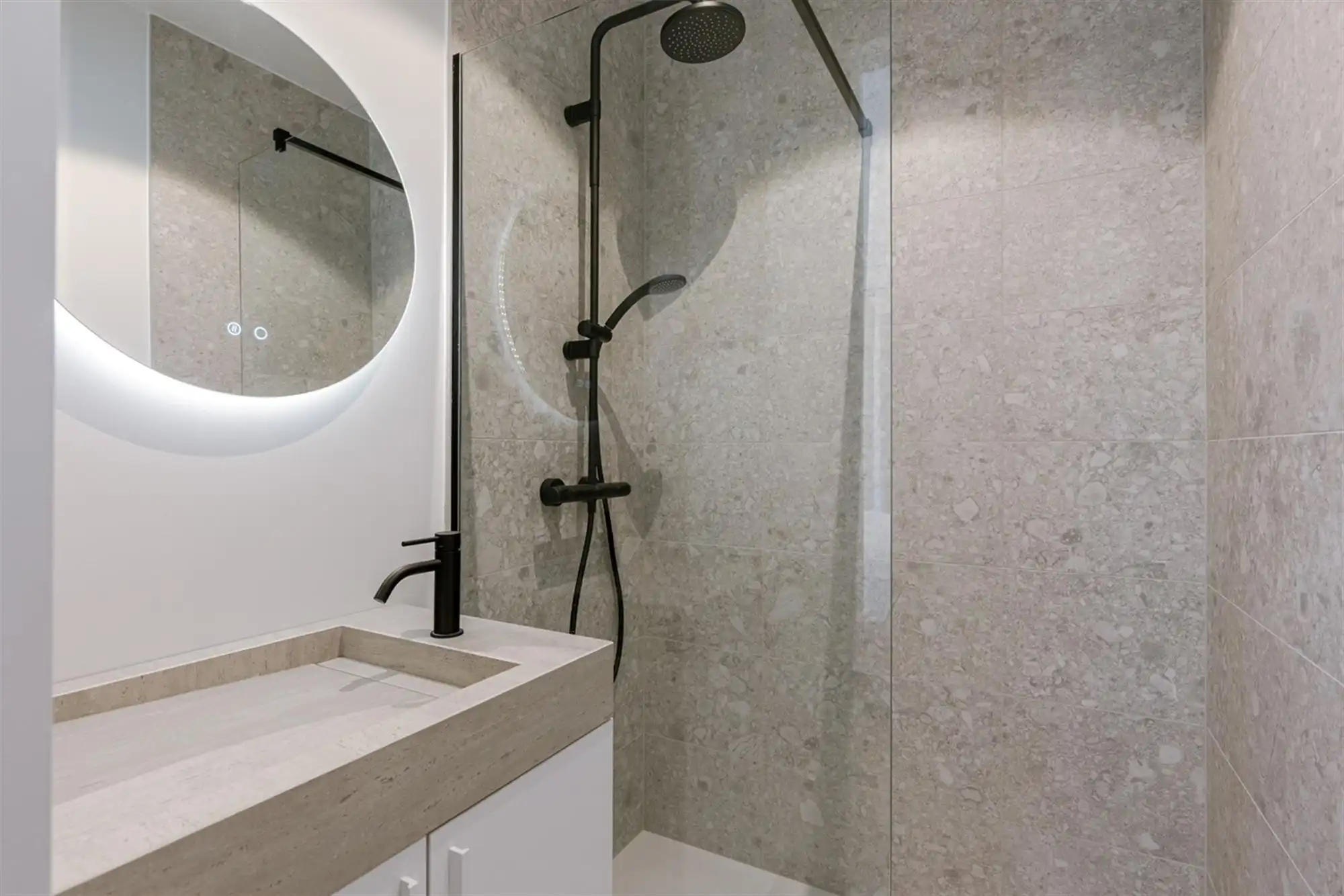 Stijlvol en luxueus appartement – Ensor Tower 2 foto 15