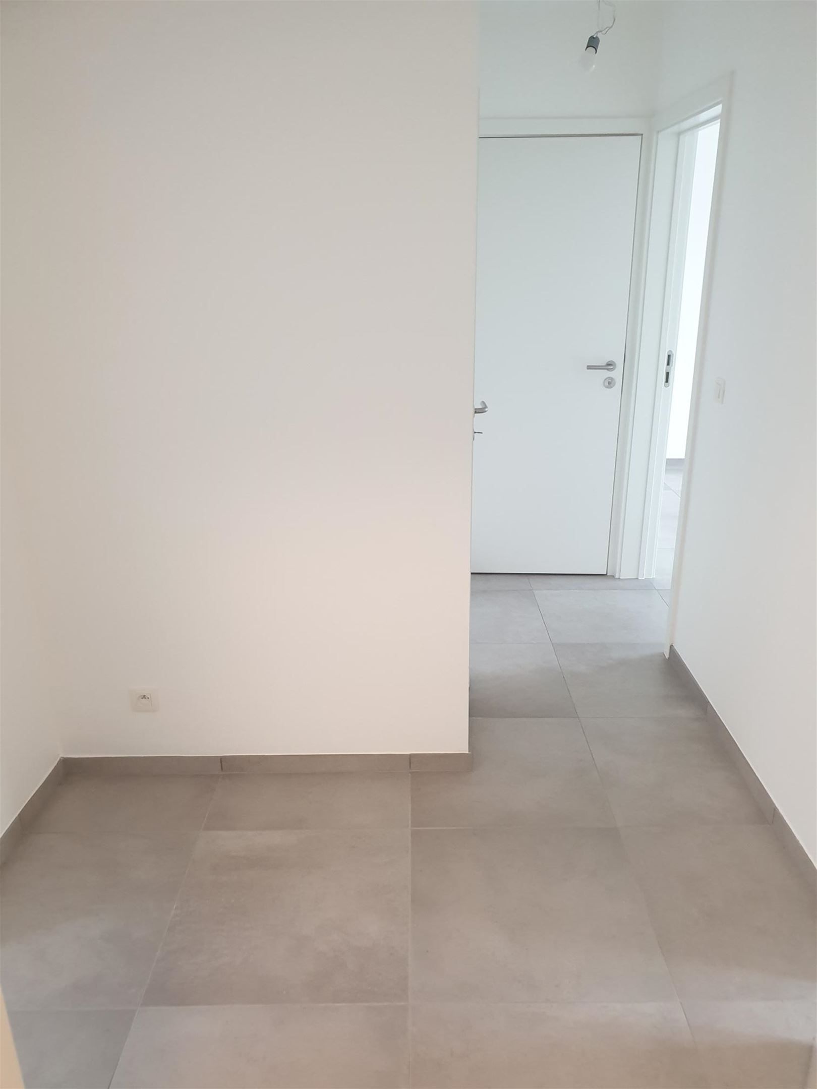 VOLLEDIG OPGESCHILDERD NIEUWBOUWAPPARTEMENT MET TWEE SLAAPKAMERS EN TWEE TERRASSEN foto 10