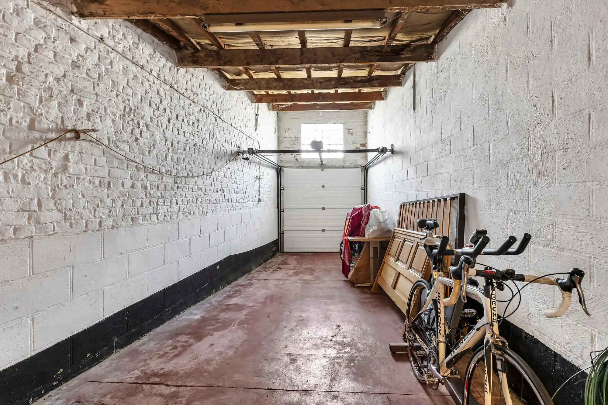 Rustig gelegen, goed onderhouden woning met twee garage's foto 27