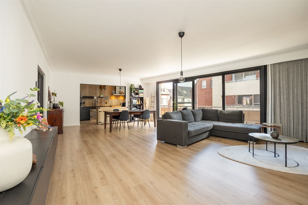 Instapklaar appartement met loftallures foto {{pictureIndex}}