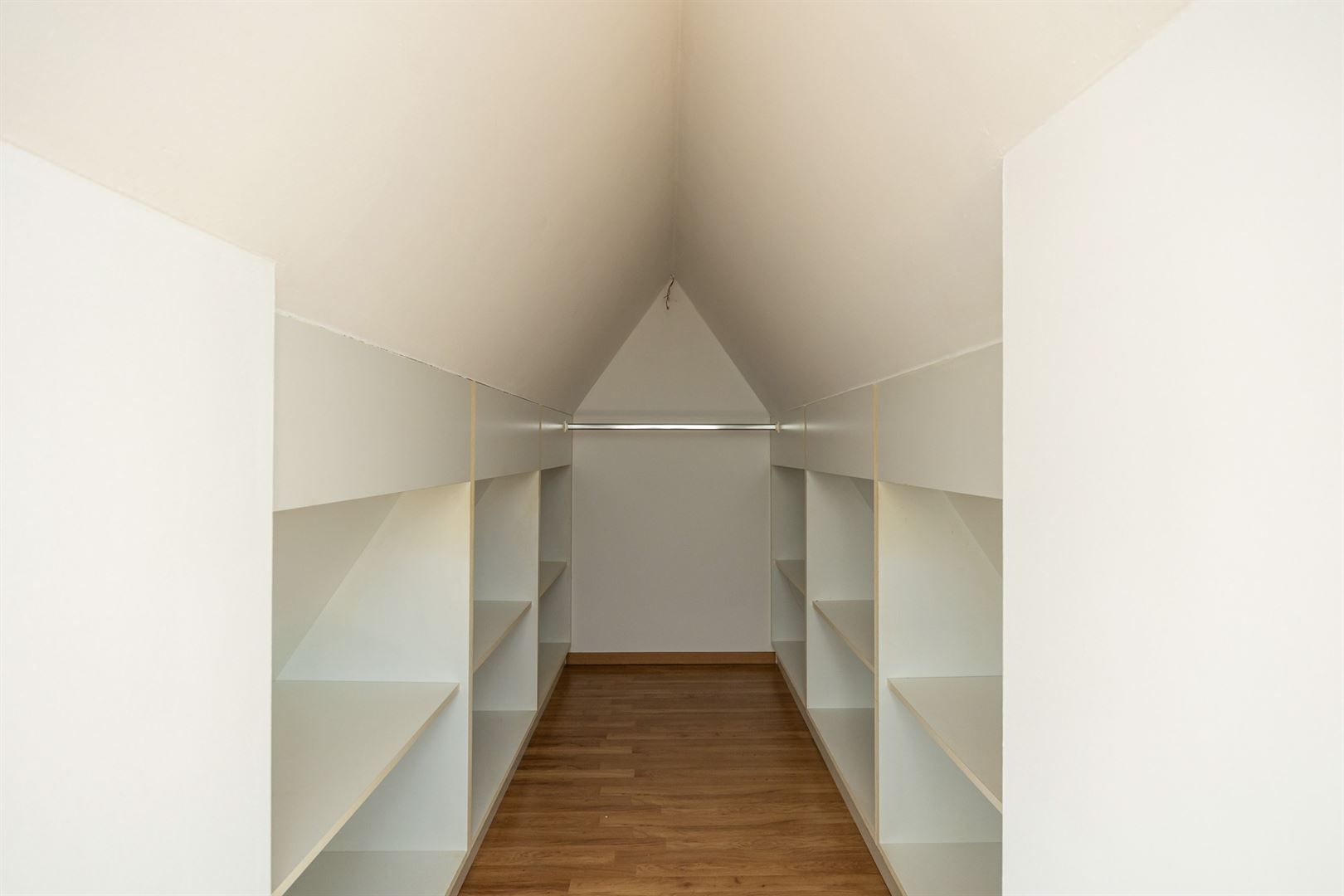 Lichtrijk penthouse met terras, zolder en dubbele garagebox. foto 21