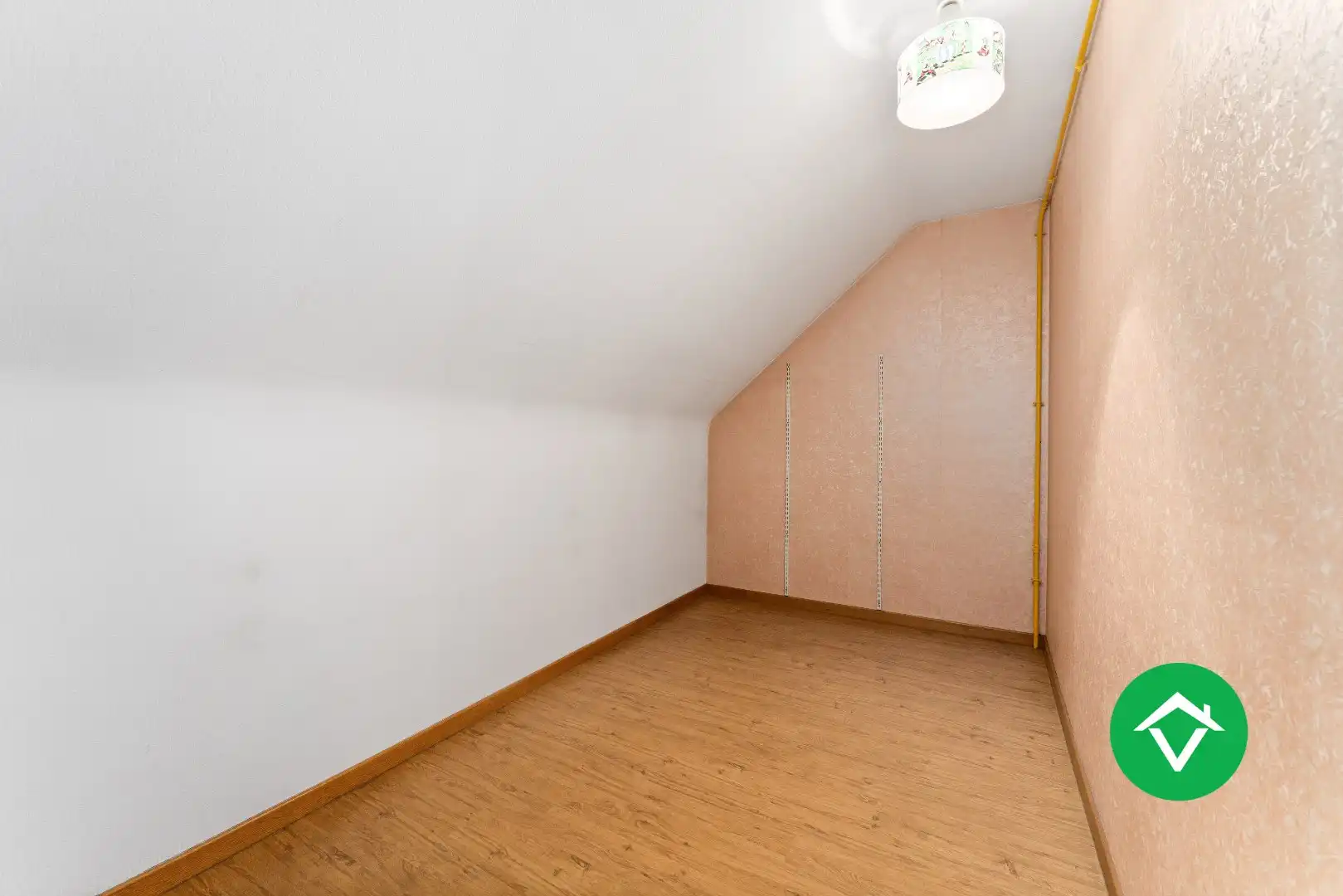 Stevige woning op gunstige ligging met 7 slaapkamers, dubbele garage en tuin te Roeselare foto 25