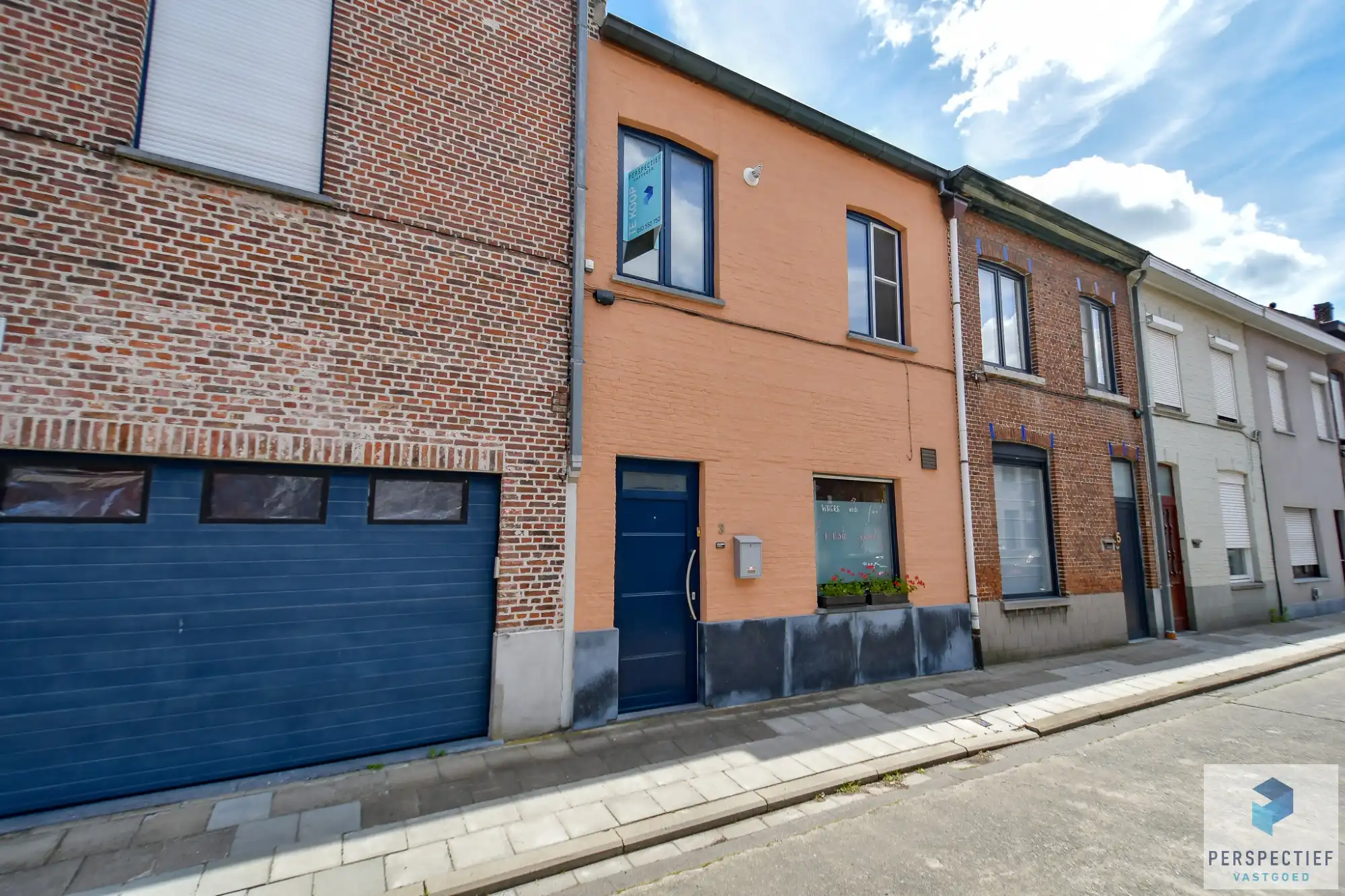 Mooie ruime instapklare woning met grote stadskoer foto 3