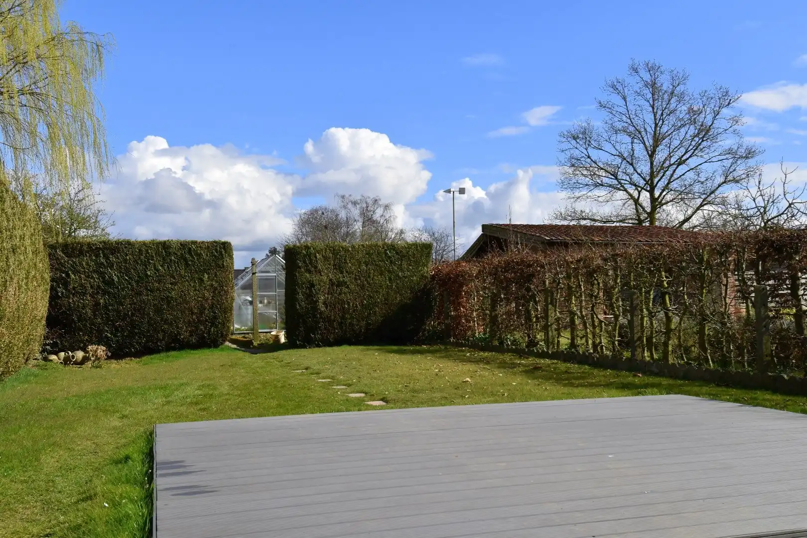 Mooie rijwoning met 2 slaapkamers, tuin en garage te koop in het gezellige Gullegem foto 13