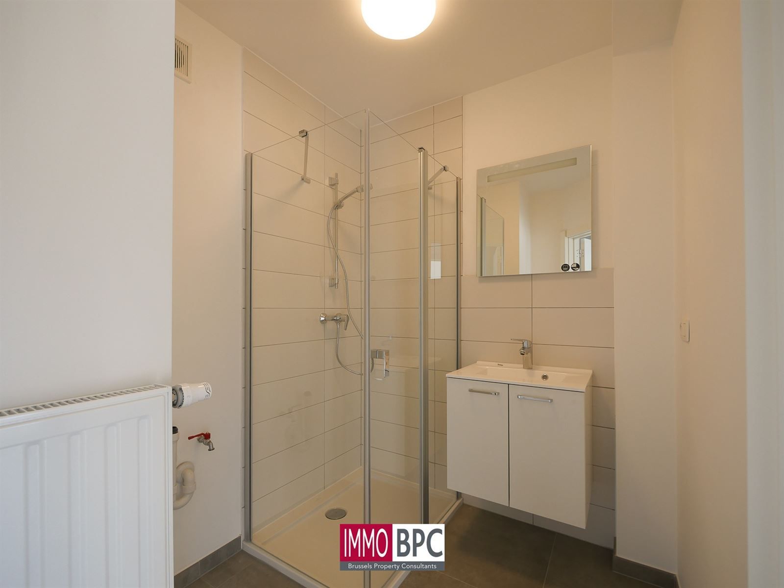 Gerenoveerd appartement met 2 slaapkamers foto 10